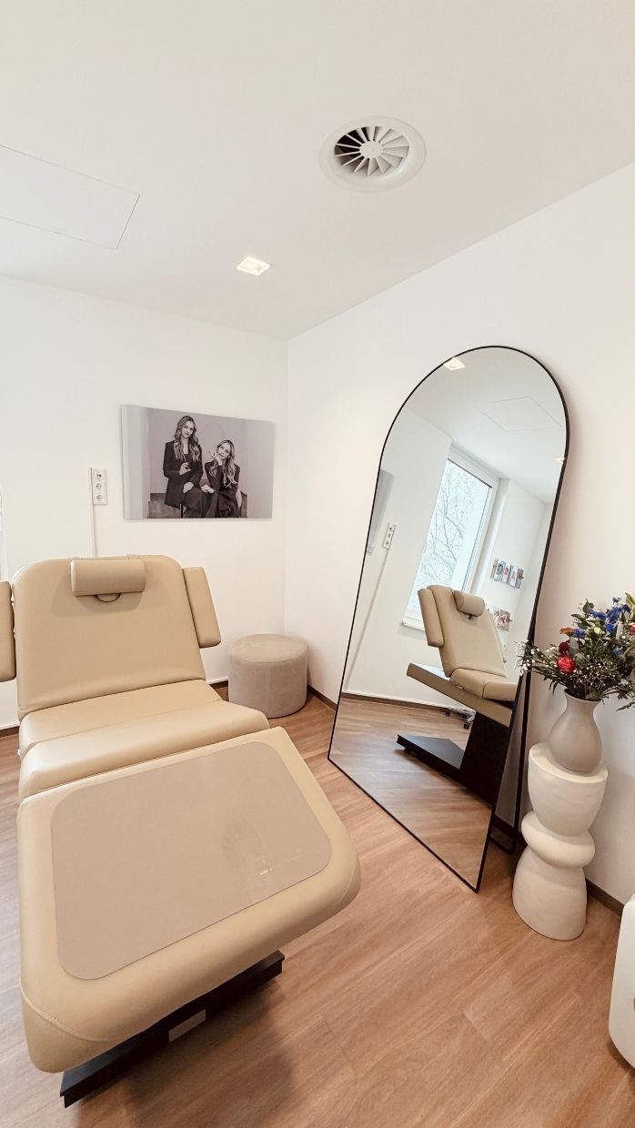 images/Website_Bilder/Raum_Leverkusen3.jpg#joomlaImage://local-images/Website_Bilder/Raum_Leverkusen3.jpg?width=698&height=1240